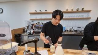 팔렬고 카페 사장님을 만나보세요.  사진